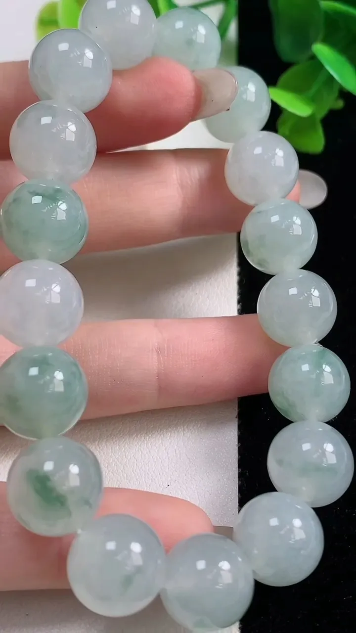 天然A货翡翠种飘花圆珠手串，尺寸12-17颗，重量:51.92g10月27日
工厂直销收藏佳品,种好