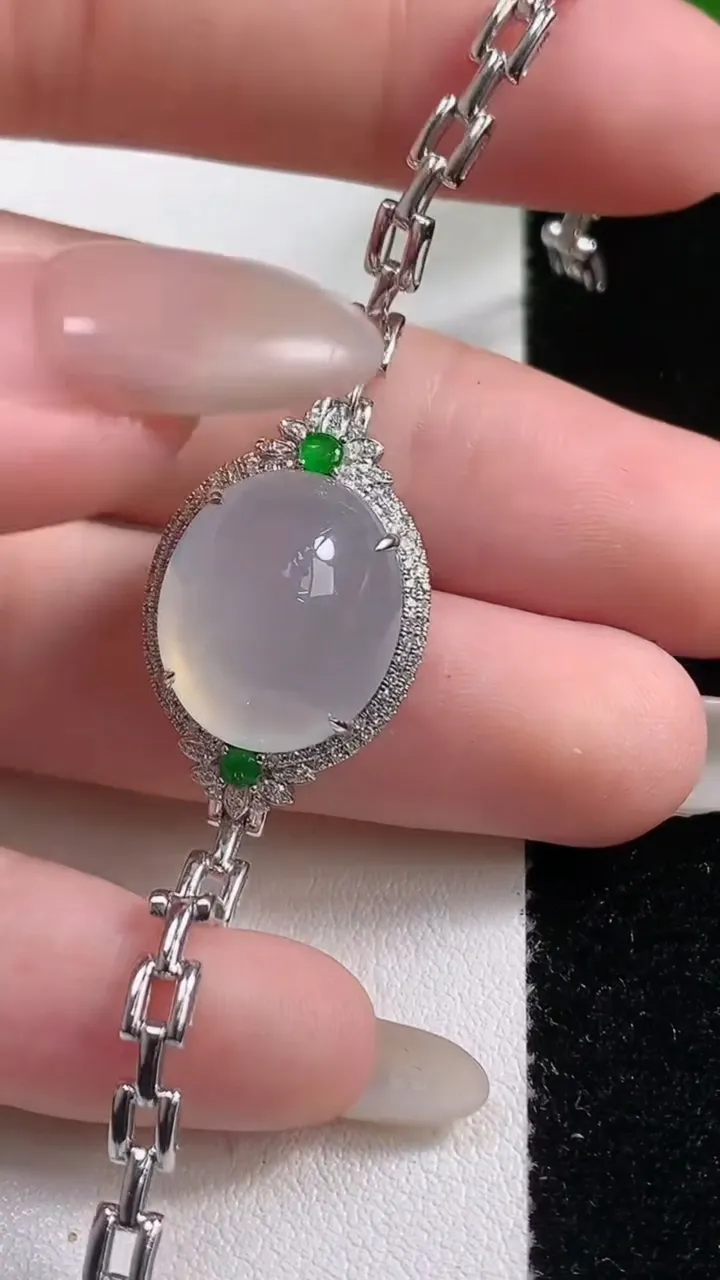 天然A货翡翠种白冰蛋面手链，尺寸15.4-13-10，重量:7.44g
10月27日