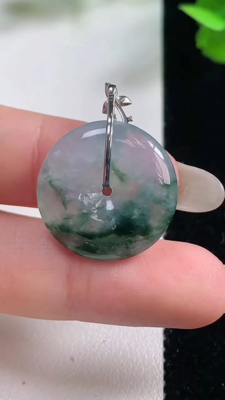 天然A货翡翠种飘花平安扣吊坠，尺寸21.3-4.5，重量:4.55g
10月27日