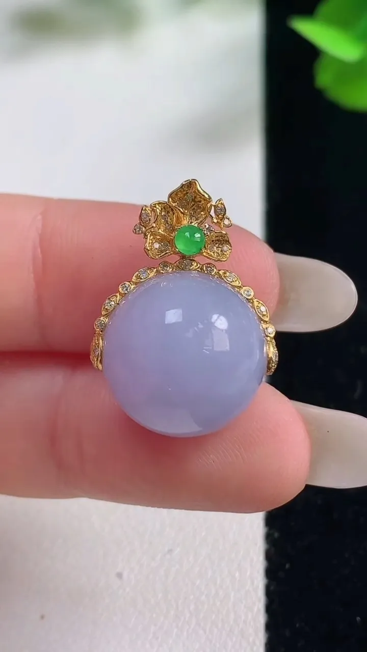 天然A货翡翠18K金紫罗兰圆珠吊坠，尺寸14.6，重量:6.11g
10月27日