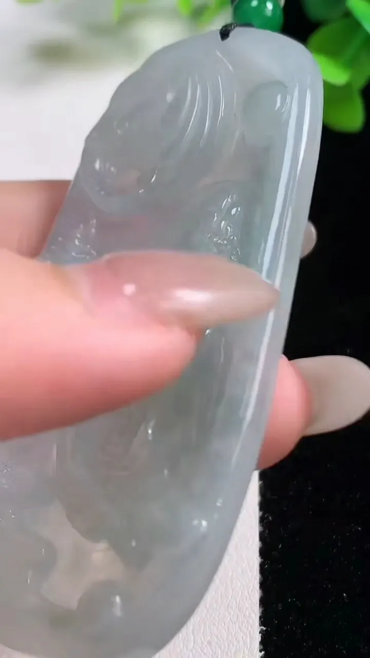 天然A货翡翠普贤菩萨吊坠，尺寸72.4-36-4，重量:25.09g
10月27日