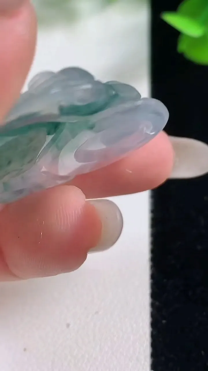 天然A货翡翠种飘花佛公吊坠，尺寸34.4-37-5.8，重量:11.74g
10月27日