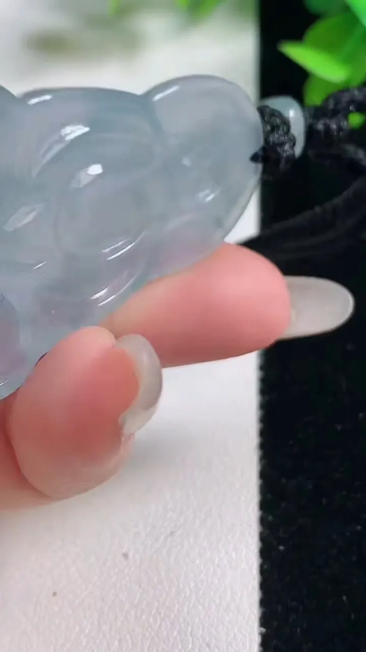 天然A货翡翠种飘花观音菩萨吊坠，尺寸51.4-30.2-5.8，重量:21.08g
10月27日