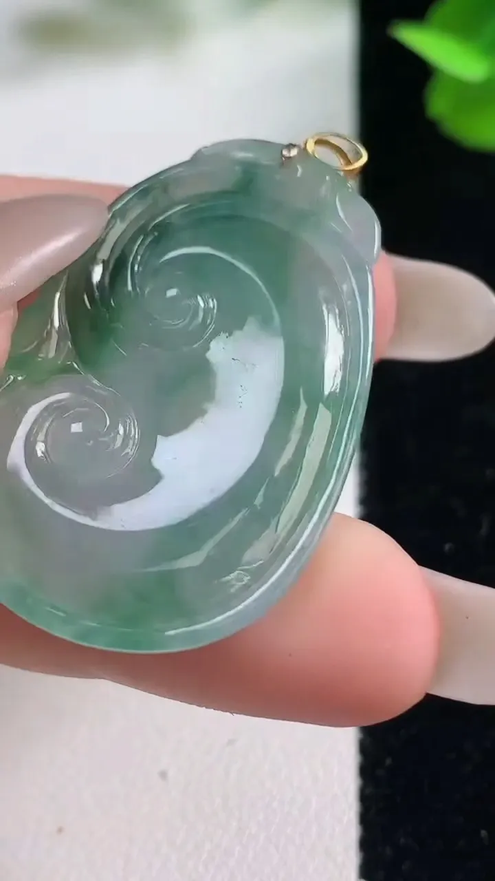 天然A货翡翠如意吊坠，尺寸36.7-23.9-5.3，重量:9.09g
10月27日