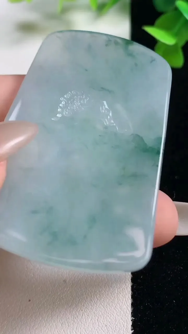 天然A货翡翠牌吊坠，尺寸57.5-36.5-5.4，重量:29.31g
10月27日