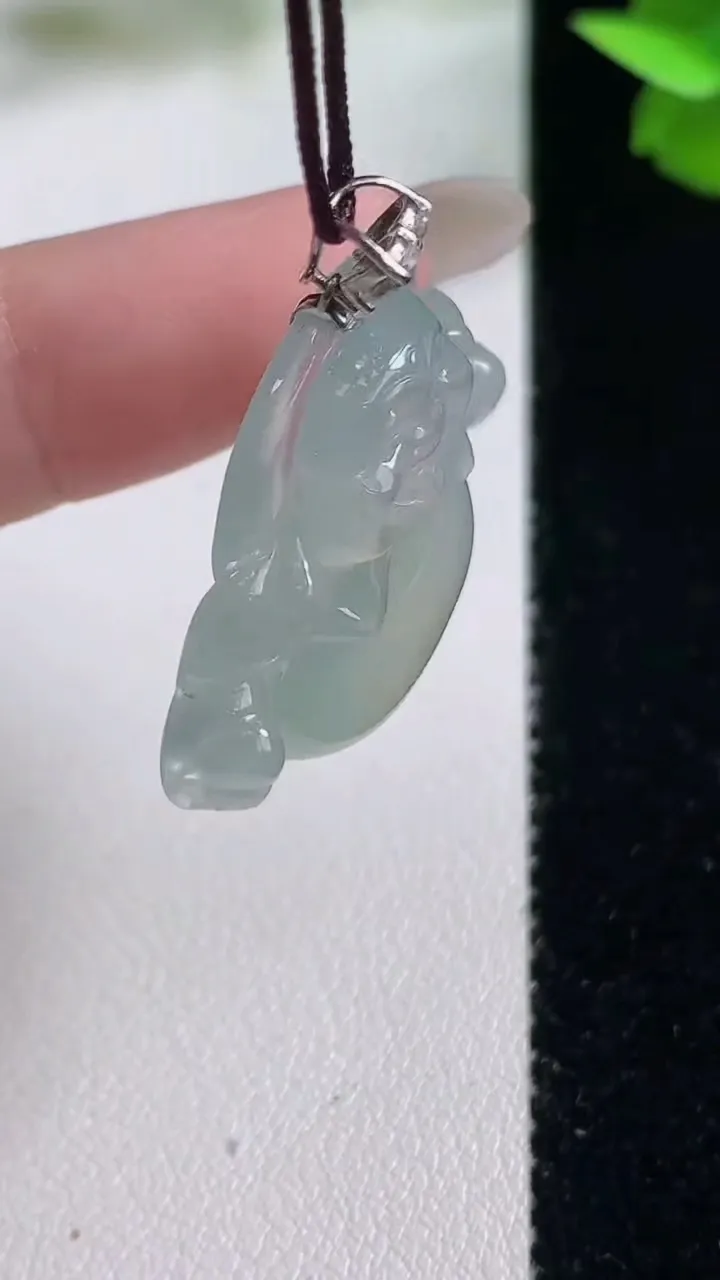天然A货翡翠佛公吊坠，尺寸25-31-6.9，重量:7.87g
10月27日