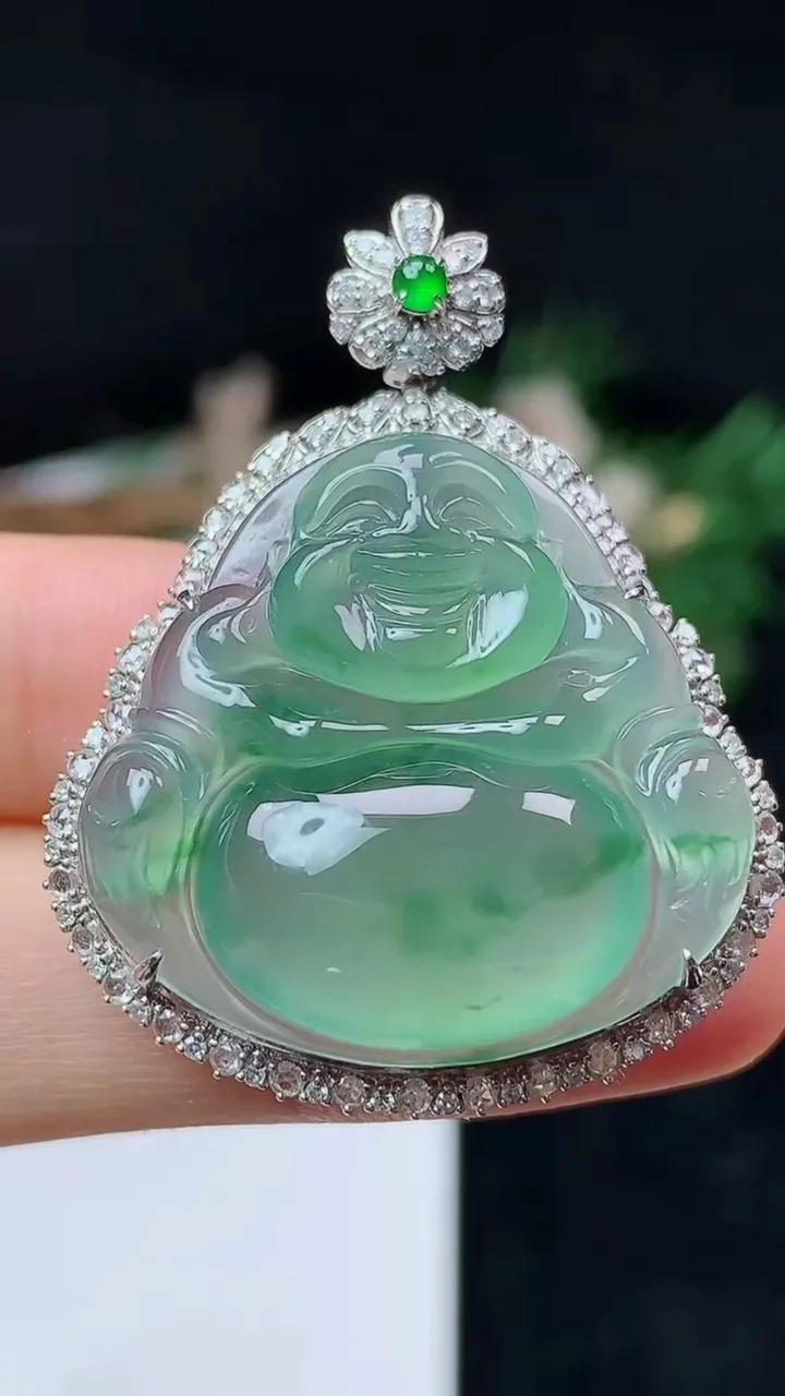 天然A货翡翠佛公吊坠，尺寸40.8-32.2-11.6，裸石26.8-28.5，重量:10.59g
