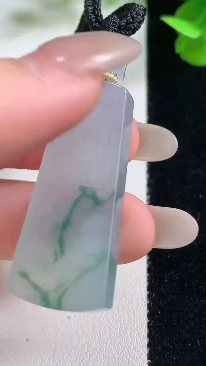 天然A货翡翠冰种飘花仿古无事牌吊坠，尺寸40.3-17-5.9，重量:15.66g
10月27日
