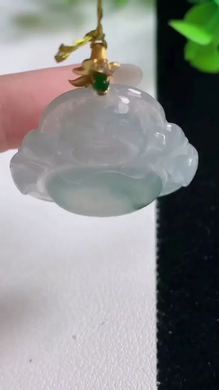天然A货翡翠种佛公吊坠，尺寸31.7-32.6-6.2，重量:9.94g
10月27日