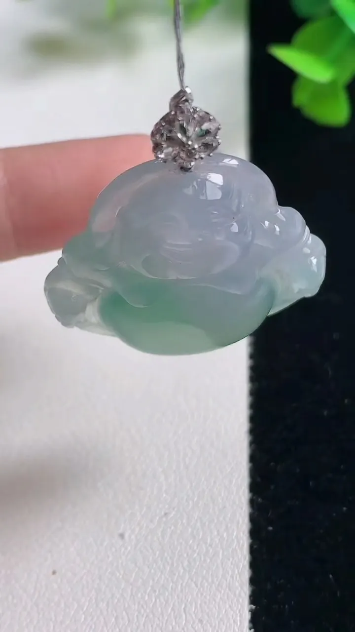 天然A货翡翠佛公吊坠，尺寸31.2-32.3-6.7，重量:10.19g
10月27日