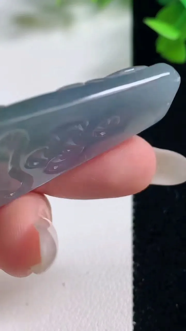 天然A货翡翠冰种紫罗兰阿弥陀佛吊坠，尺寸47-25.3-6，重量:15.13g
10月27日
