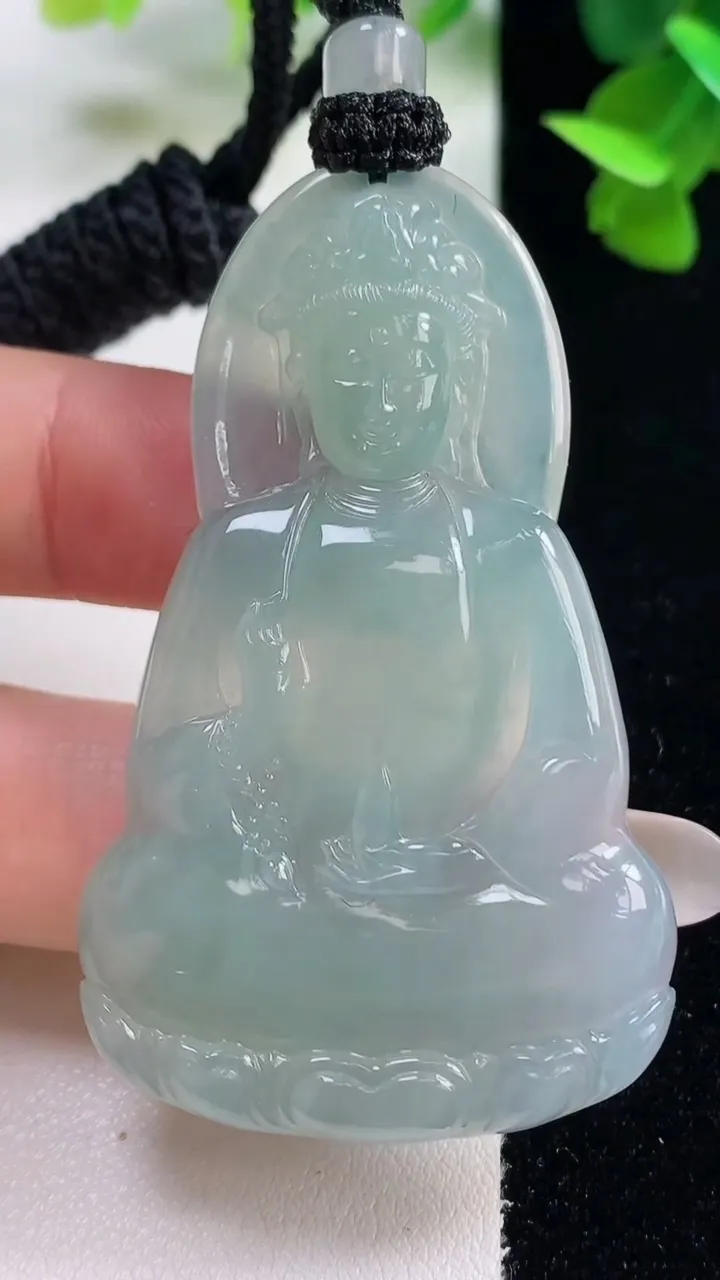 天然A货翡翠观音菩萨吊坠，尺寸57.8-35.7-4.9，重量:24.19g
10月27日
