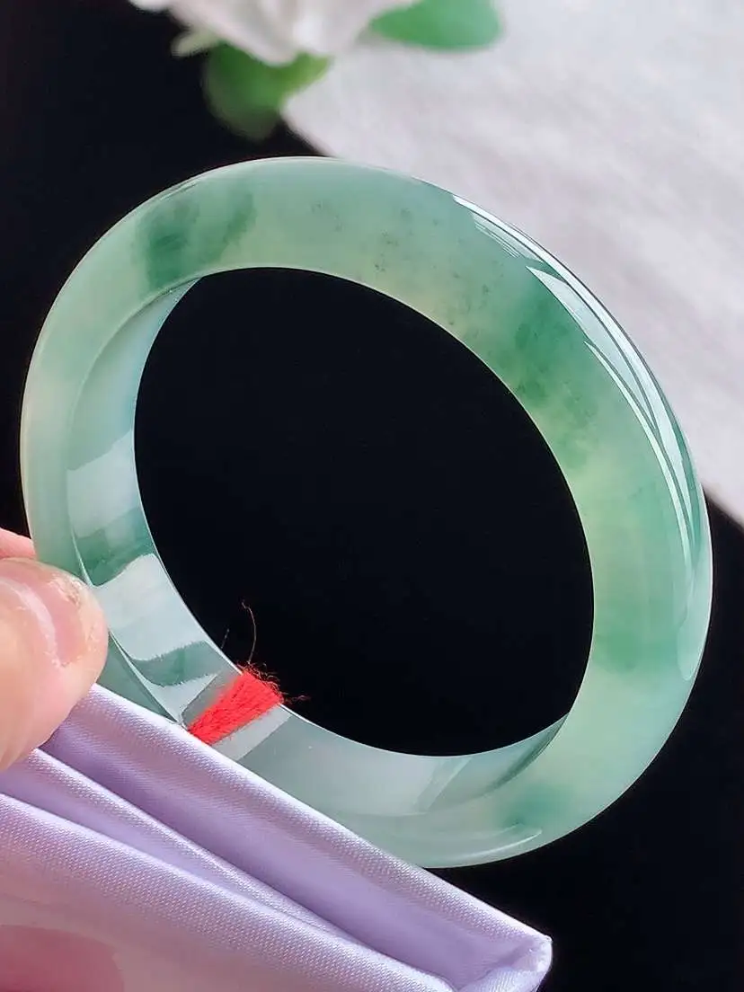 a货翡翠老坑冰种飘花正装正圈手镯50-51小圈口  尺寸50×11.6×7.3mm  1025