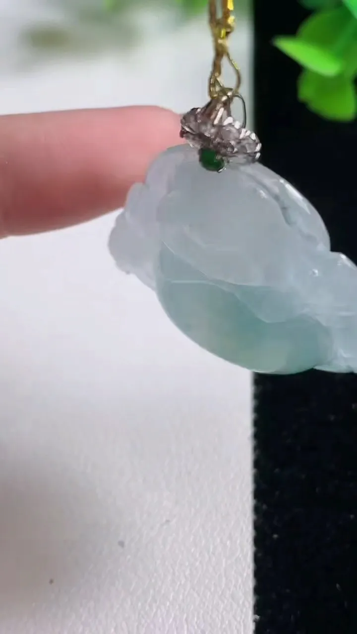 天然A货翡翠种飘花佛公吊坠，尺寸30.4-33.5-6.1，重量:9.64g
10月27日