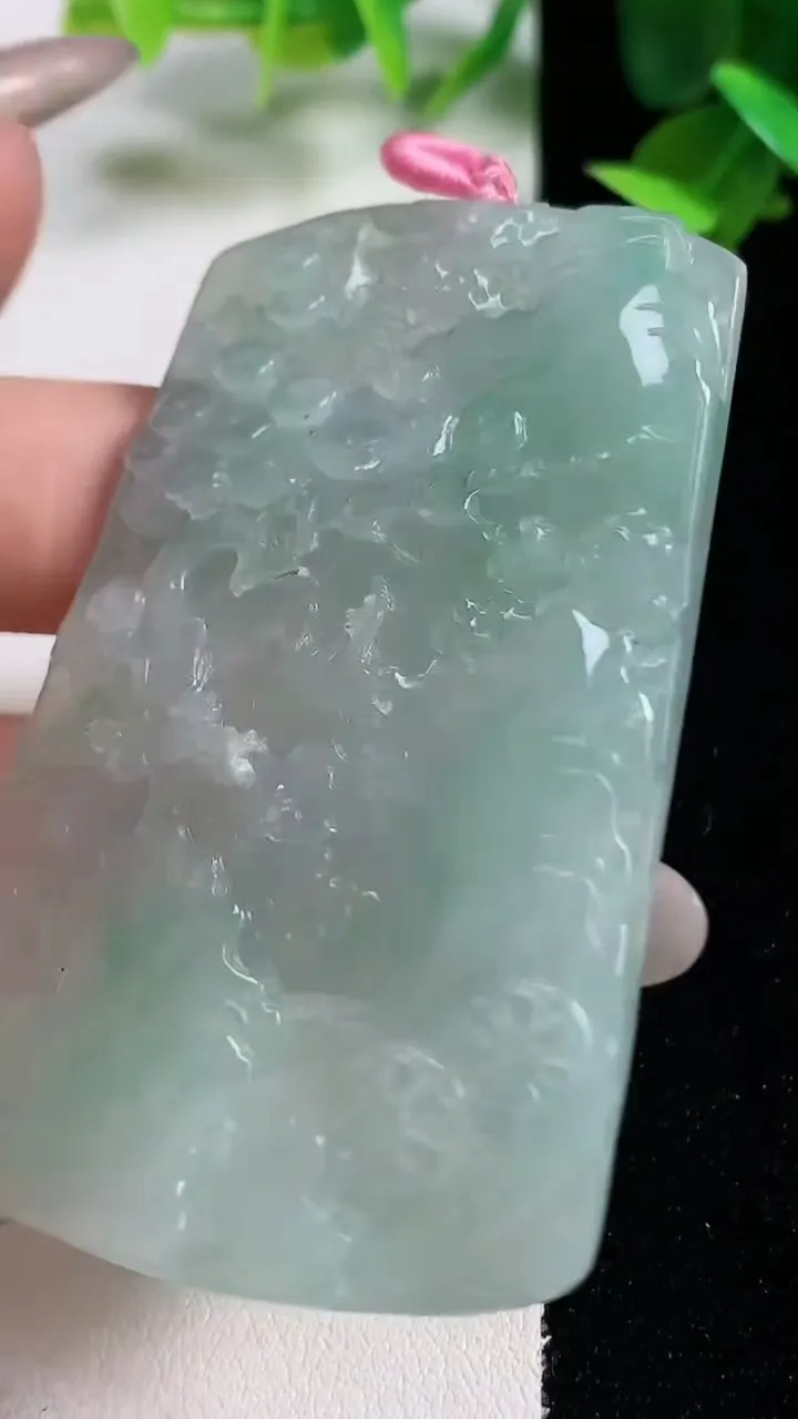 天然A货翡翠山水牌吊坠，尺寸65.7-43.3-5.4，重量:34.29g
10月27日