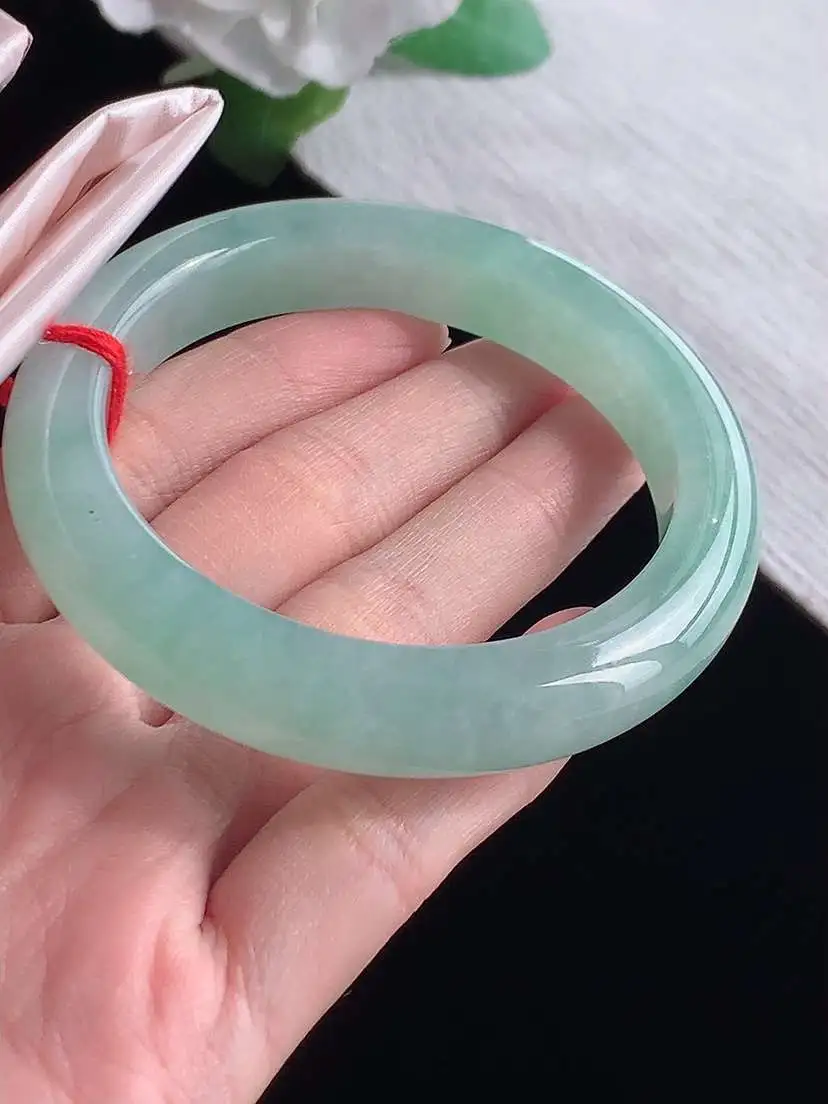 a货翡翠老坑冰种飘绿晴绿正装正圈手镯55-56圈口  尺寸55×11.5×9mm  1025