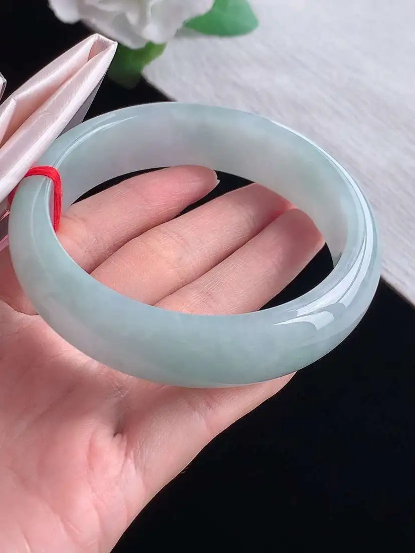 a货翡翠老坑冰种晴底轮胎边宽边正装正圈手镯63-64大圈口  尺寸63×17×8mm  1025