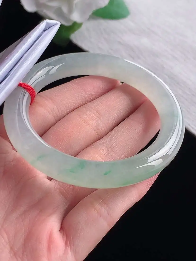 a货翡翠老坑冰种飘绿圆条手镯52-53小圈口  尺寸52.8×9.8mm  1025