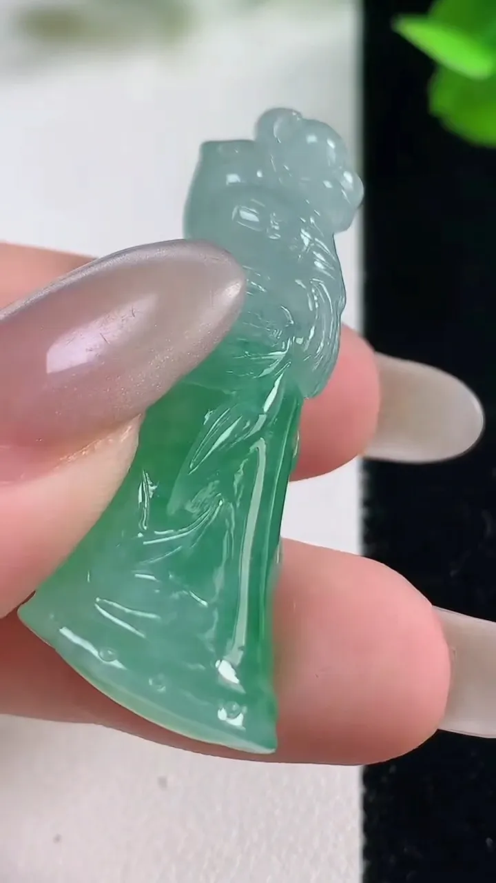 天然A货翡翠鸟语花香吊坠，尺寸40.7-12.7-10.9，重量:12.10g
10月27日