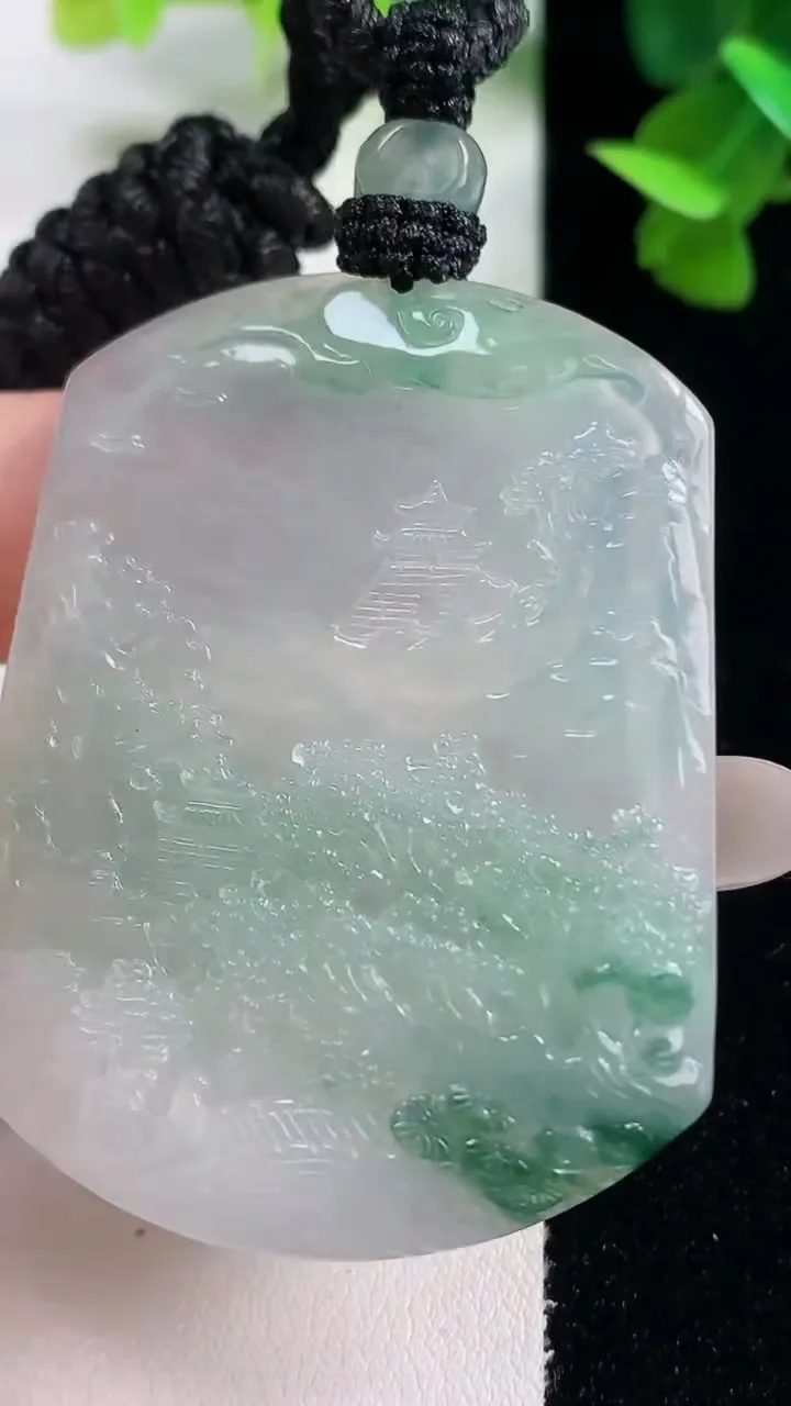 天然A货翡翠山水牌吊坠，尺寸52.5-41-5.6，重量:33.60g
10月27日