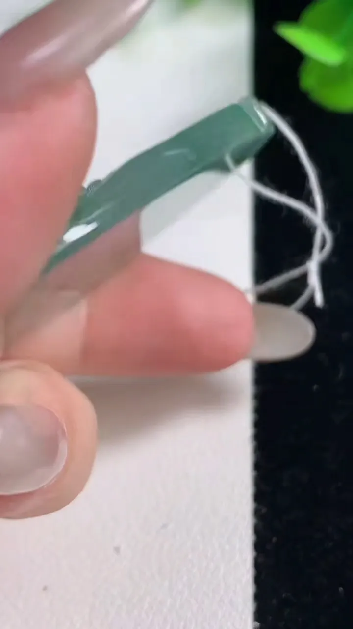 天然A货翡翠普贤菩萨吊坠，尺寸54.6-33.5-5.8，重量:23.18g
10月27日