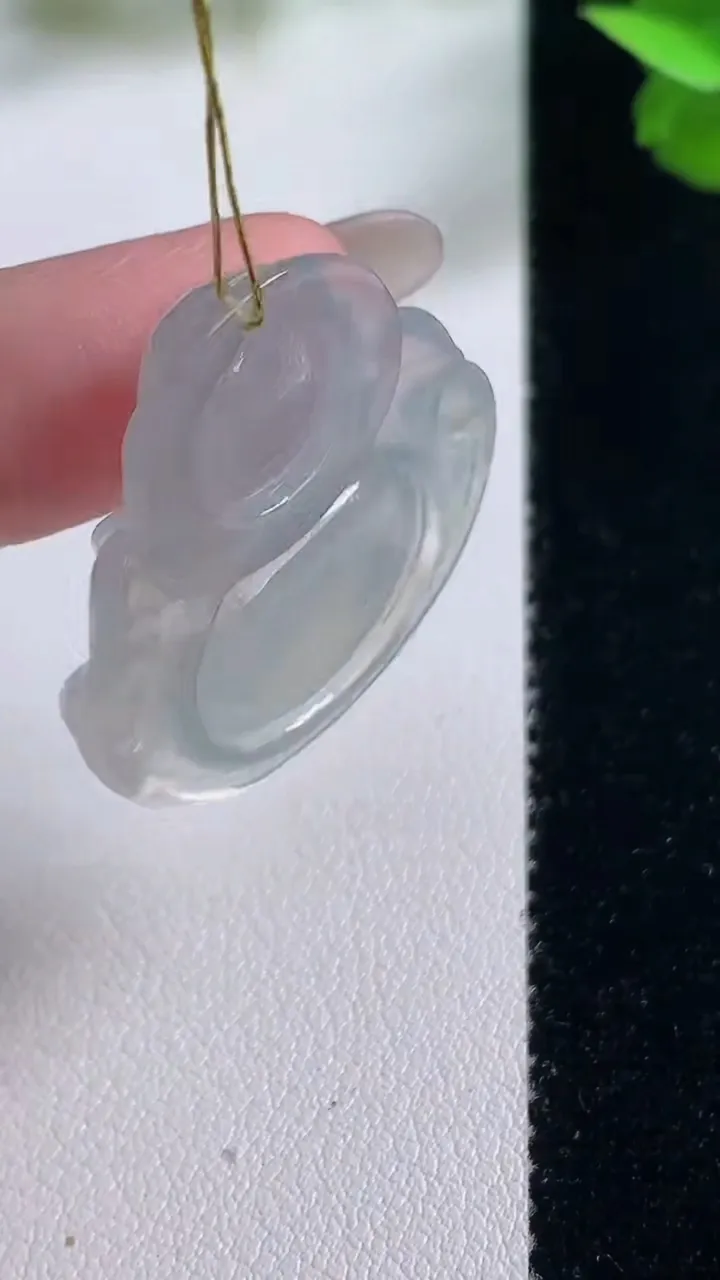 天然A货翡翠种白冰佛公吊坠，尺寸26-30-5.8，重量:6.95g
10月27日