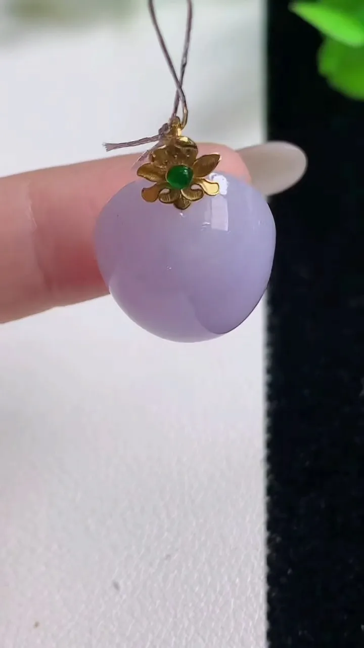 天然A货翡翠18K金紫罗兰蛋面吊坠，尺寸19.8-15.3-10.3，重量:6.00g
10月27日