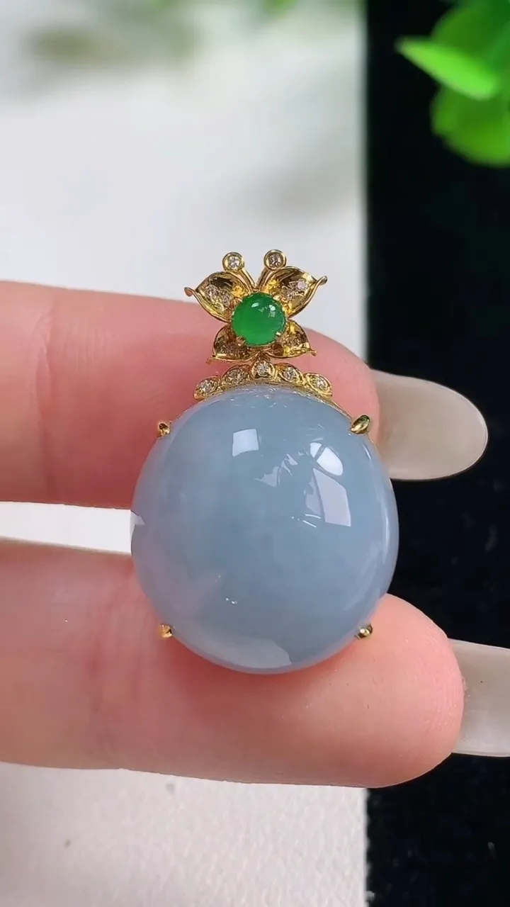 天然A货翡翠18K金紫罗兰蛋面吊坠，尺寸27.3-18.4-17.2-10.2，重量:6.42g
1