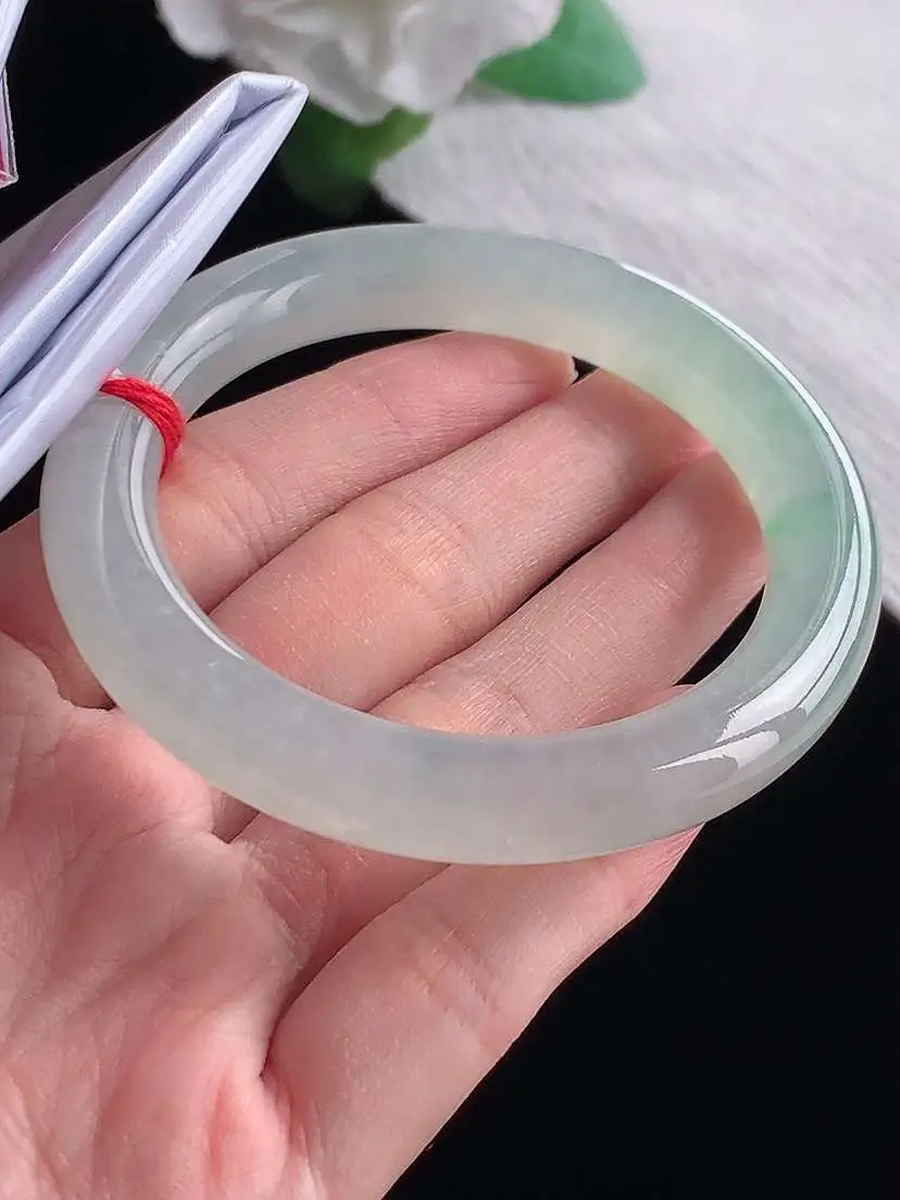 a货翡翠老坑冰种飘绿圆条手镯52-53小圈口  尺寸52.8×9.8mm  1025