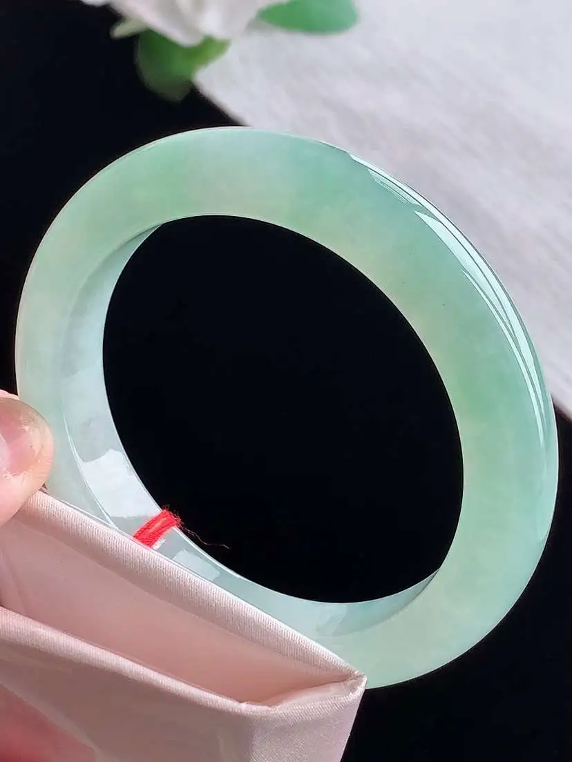 a货翡翠老坑冰种晴绿正装正圈手镯56-57圈口，尺寸56.5×11.4×9.3mm  1025