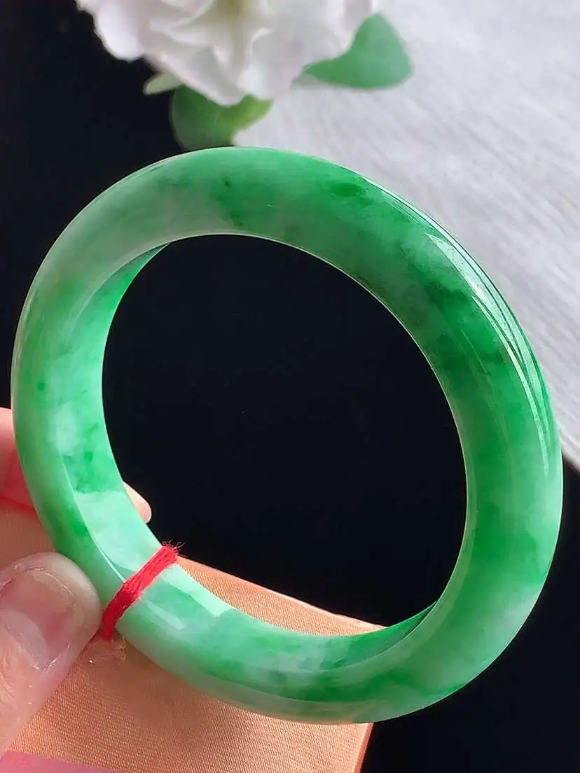 a货翡翠老坑冰种飘绿厚装正装正圈手镯59-60大圈口  尺寸59.5×12×9.9mm  1025