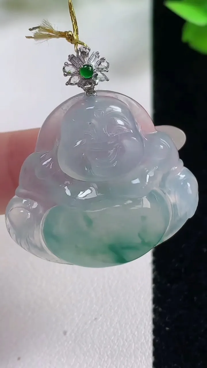 天然A货翡翠种飘花佛公吊坠，尺寸28.8-31.7-6.2，重量:9.53g
10月27日