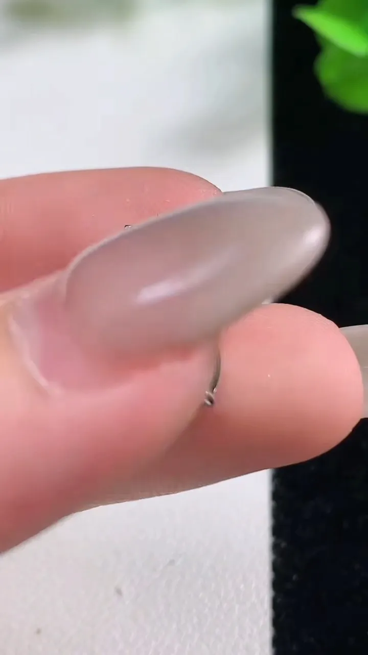 天然A货翡翠葫芦吊坠，尺寸13-8.6-4，重量:1.11g
10月27日