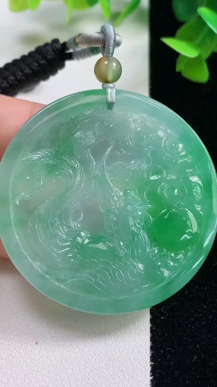天然A货翡翠凤凰吊坠，尺寸48.7-5，重量:32.00g
10月27日