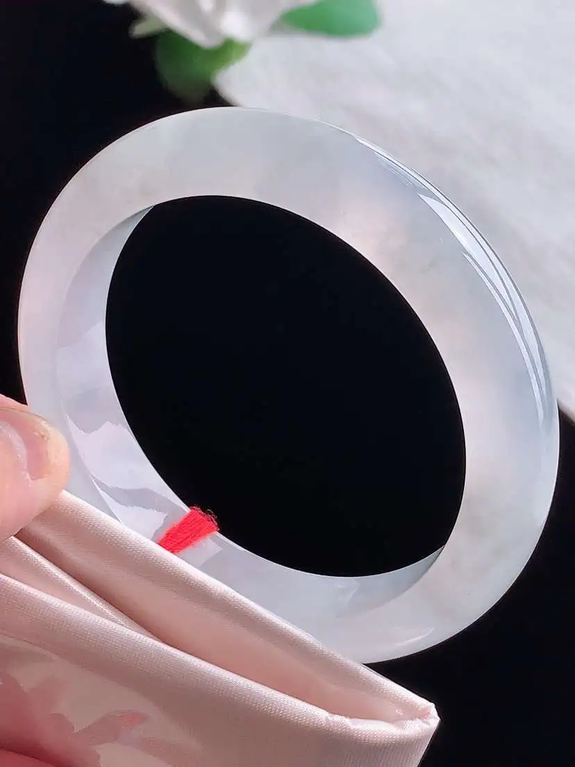 a货翡翠老坑冰种白月光正装正圈手镯54-55圈口  尺寸54×12.2×8.5mm  1025