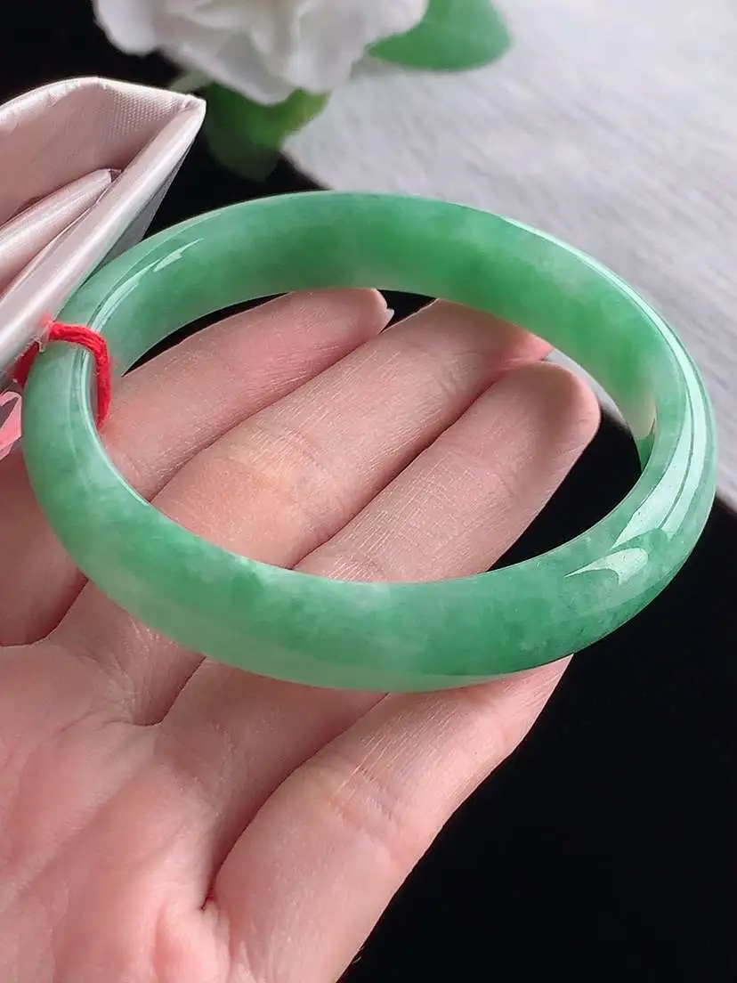 a货翡翠老坑冰种满绿贵妃手镯56-57圈口  尺寸56.5×51×12×7mm  1025