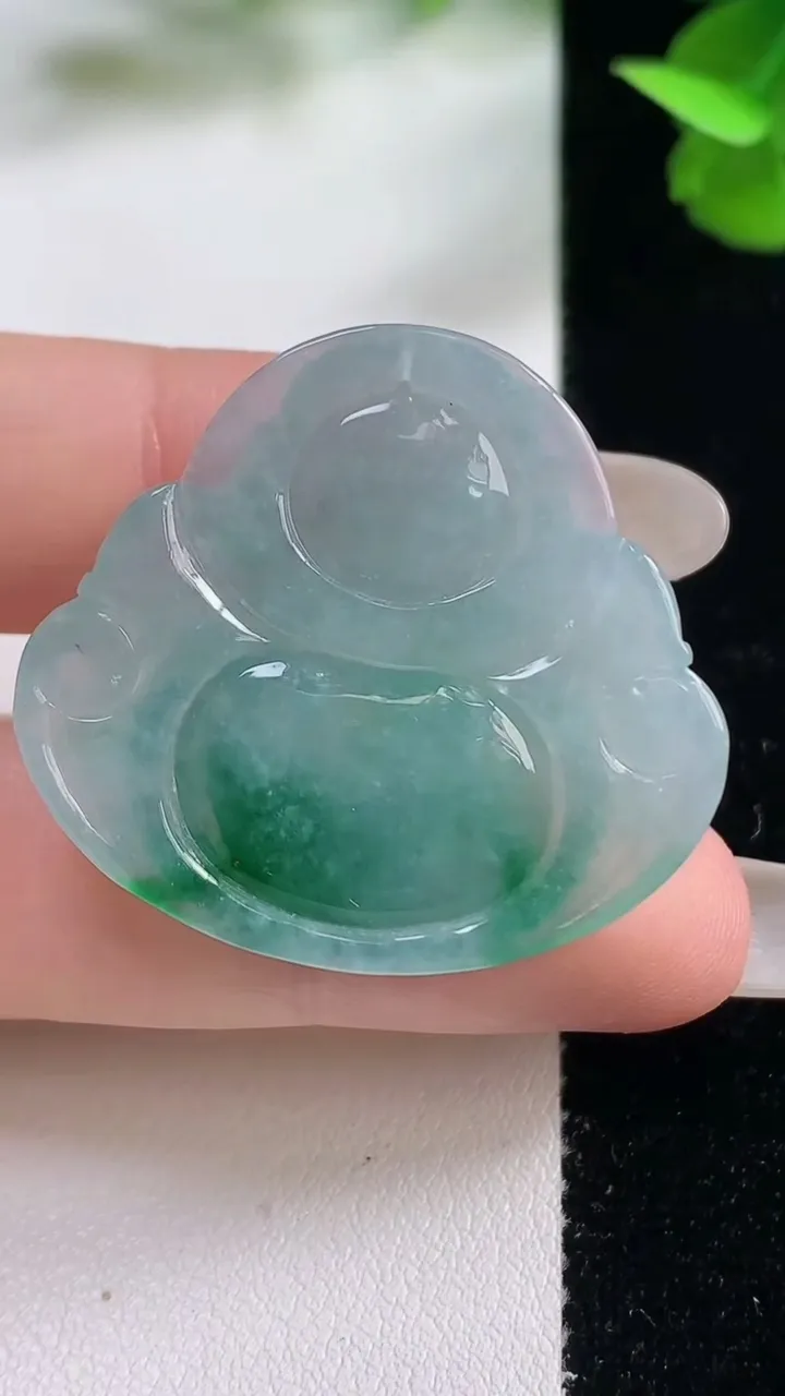 天然A货翡翠佛公吊坠，尺寸31.8-35-5.9，重量:10.47g
10月27日