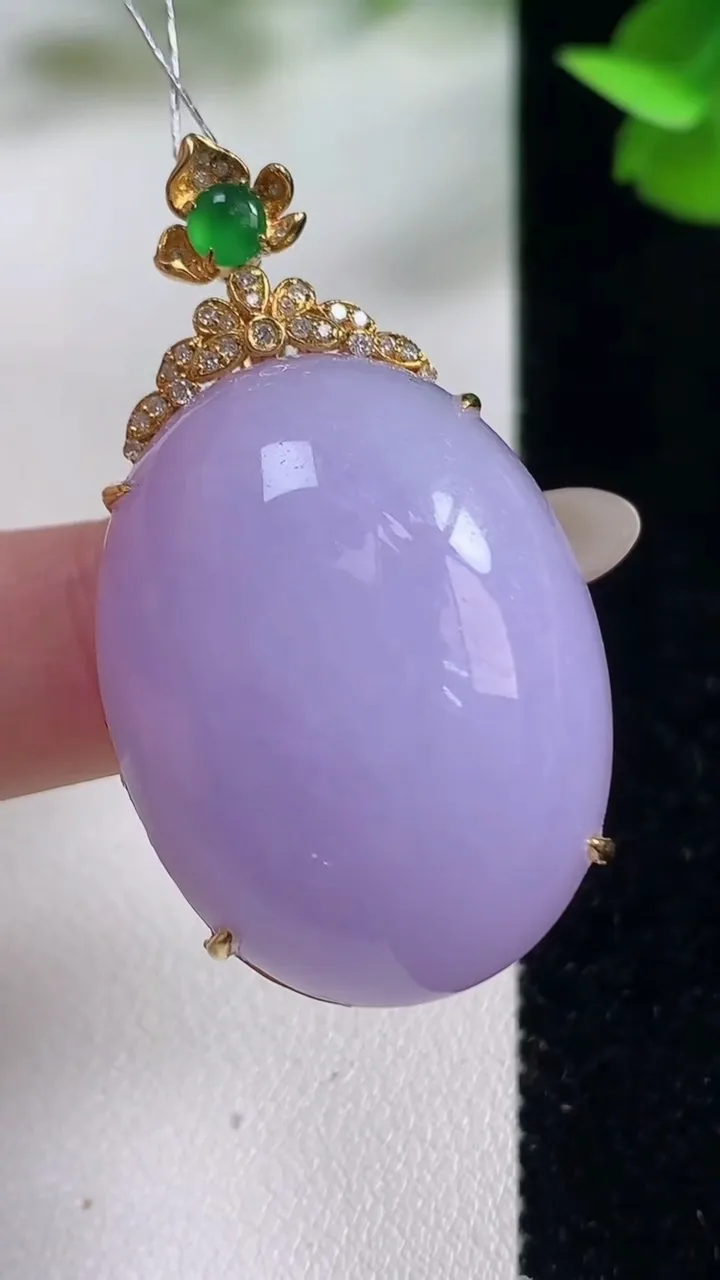 天然A货翡翠18K金紫罗兰蛋面吊坠，尺寸42.6-30.8-23-12.6，重量:19.10g
10月27日
