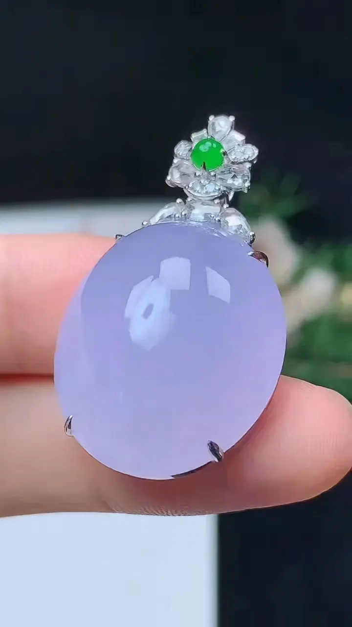 天然A货翡翠紫罗兰蛋面吊坠，尺寸23.6-21-13.2，重量:13.77g
10月27日
