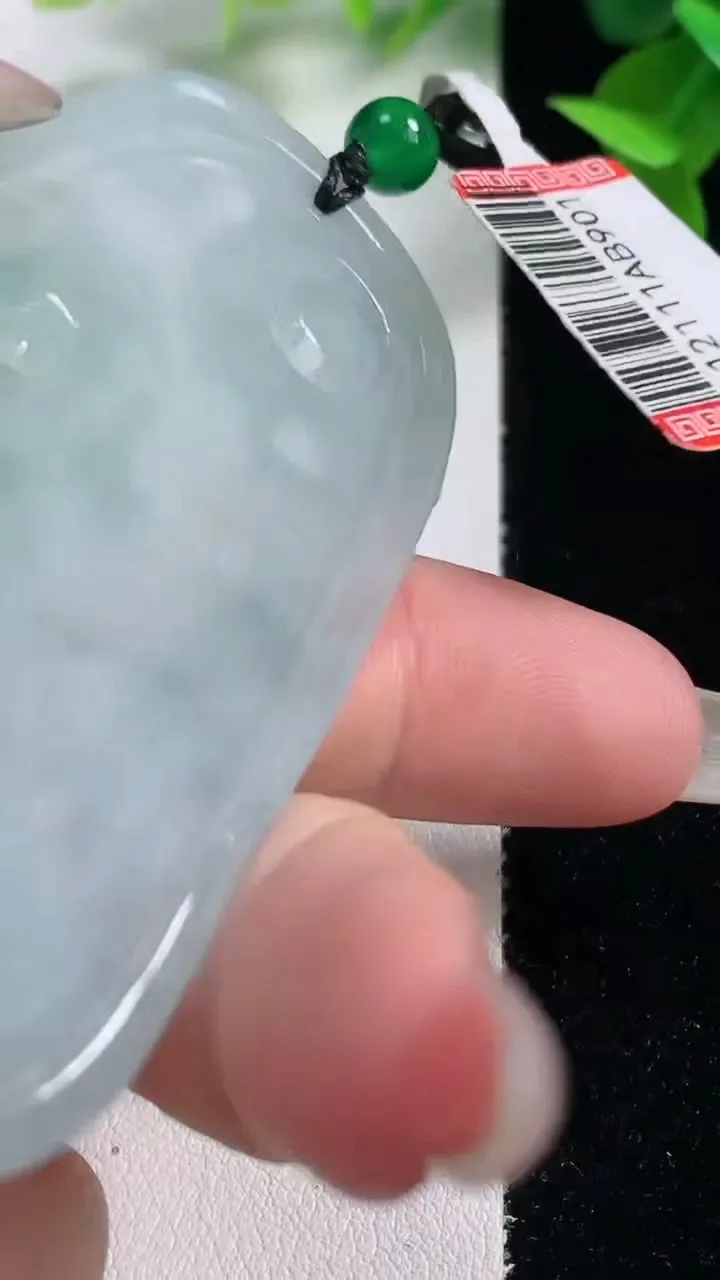 天然A货翡翠普贤菩萨吊坠，尺寸72.4-36-4，重量:25.09g
10月27日