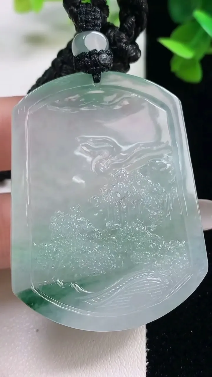 天然A货翡翠山水牌吊坠，尺寸52.5-41-5.6，重量:33.60g
10月27日