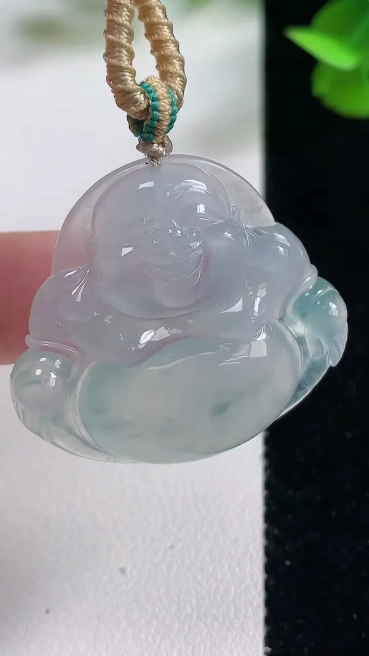 天然A货翡翠种飘花佛公吊坠，尺寸33.8-6.3，重量:11.38g
10月27日