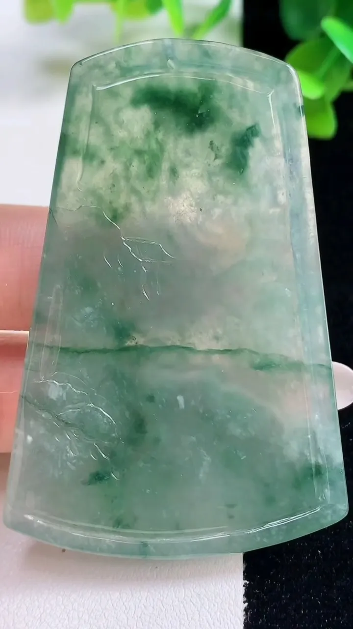 天然A货翡翠山水牌吊坠，尺寸32.2-21.3-2.6，重量:33.37g
10月27日