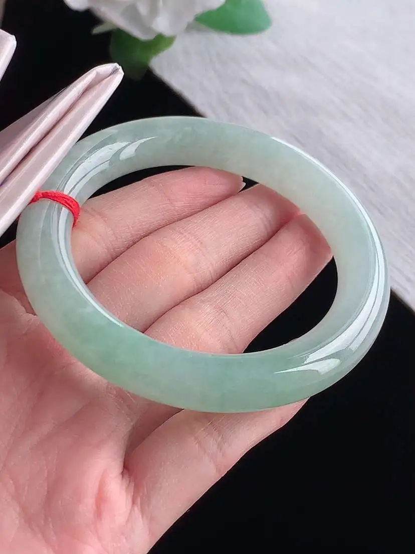 a货翡翠老坑冰种晴绿圆条手镯55-56圈口  尺寸55.8×10.7mm  1025