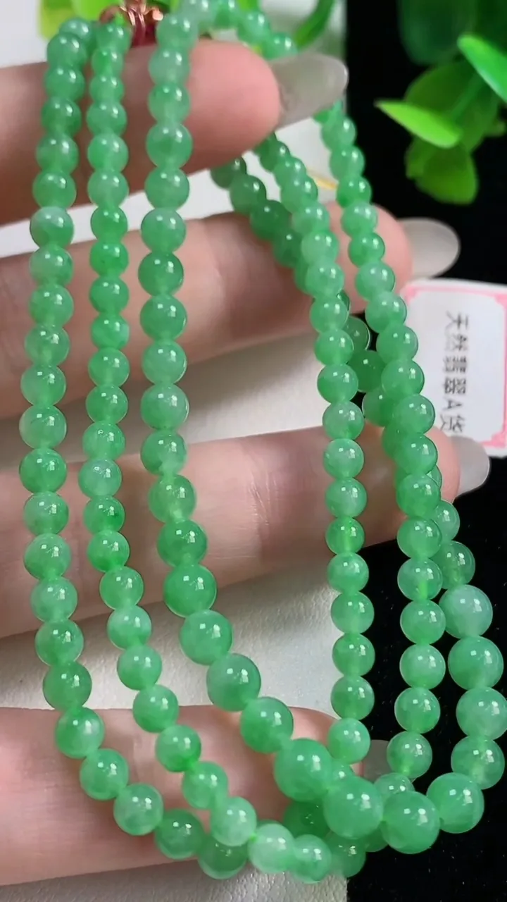 天然A货翡翠小米珠项链，尺寸3.9-141颗，重量:20.11g10月27日
工厂直销收藏佳品,种好水足，色泽均匀，有种有色，上手高大气！