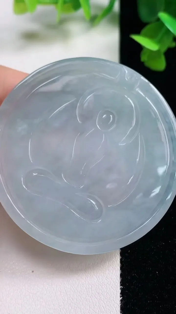 天然A货翡翠祥龙大日如来吊坠，尺寸26.8-3，重量:36.56g
10月27日