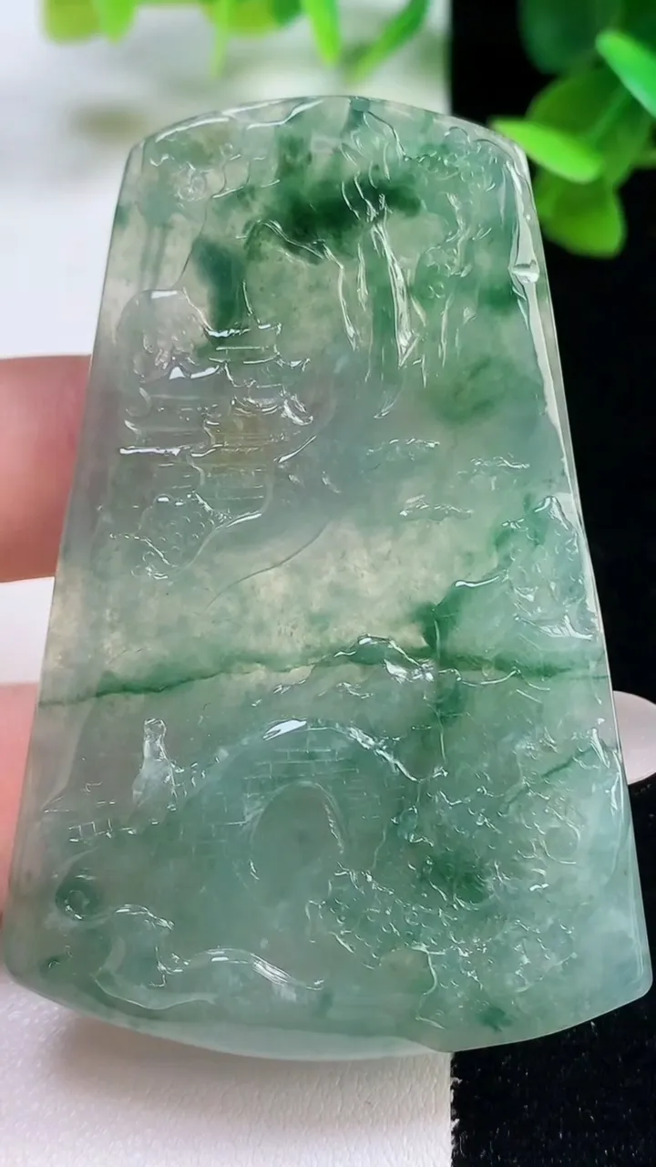 天然A货翡翠山水牌吊坠，尺寸32.2-21.3-2.6，重量:33.37g
10月27日