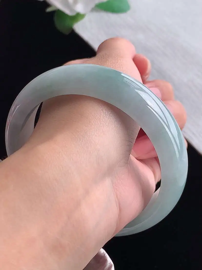 a货翡翠老坑冰种晴底轮胎边宽边正装正圈手镯63-64大圈口  尺寸63×17×8mm  1025