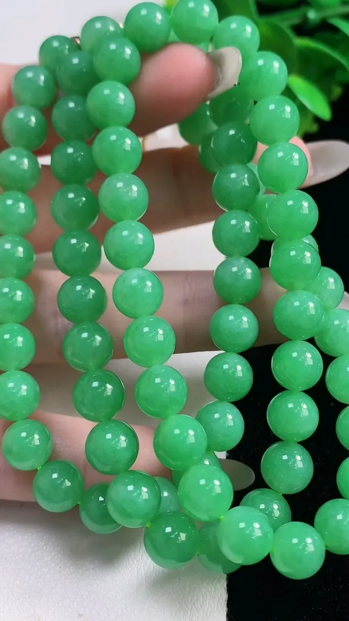 天然A货翡翠圆珠项链，尺寸7.6-74颗，重量:64.81g10月27日
工厂直销收藏佳品,种好水足