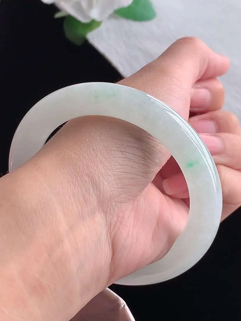 a货翡翠老坑冰种飘绿圆条手镯58-59圈口  尺寸58×10.8mm  1025